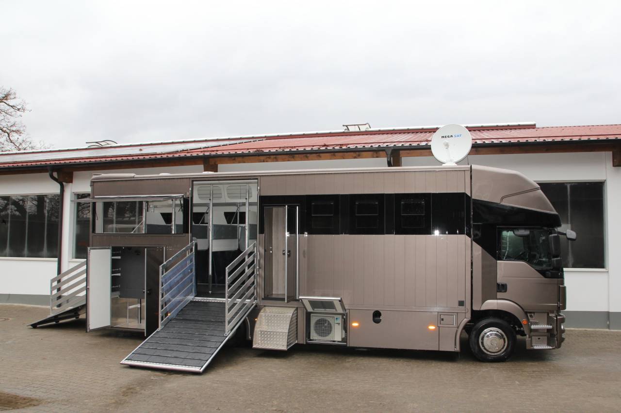 Camión para caballos Man MAN 0 Nuevo