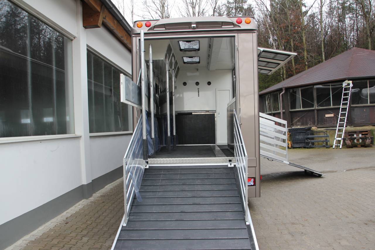 Camión para caballos Man MAN 0 Nuevo