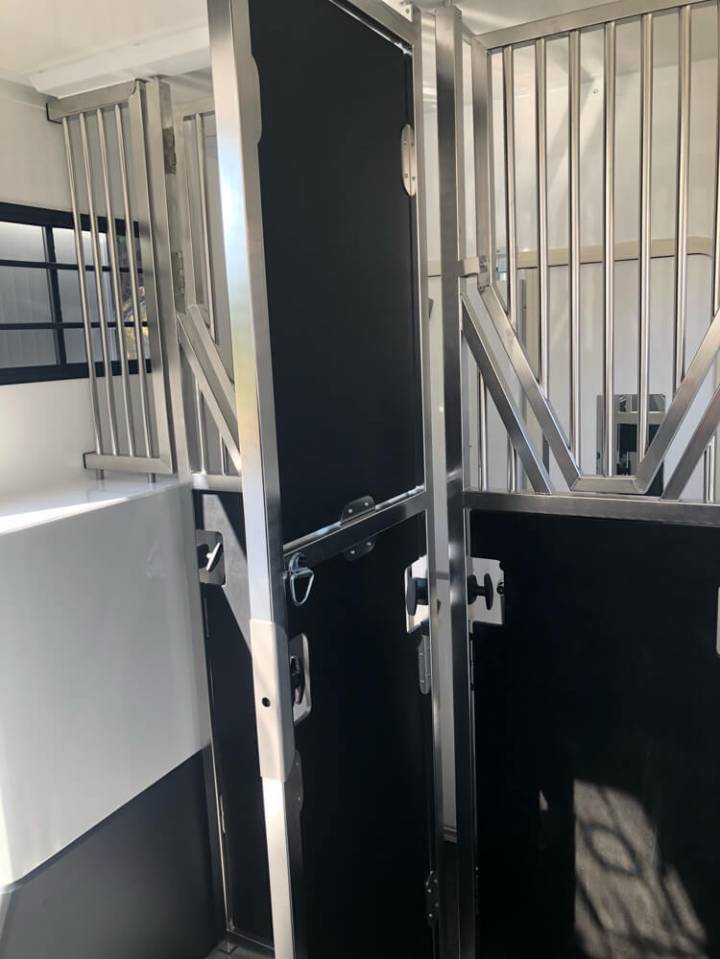 Furgoneta para caballos Trans Box SVELTO 3S 2024 Nuevo