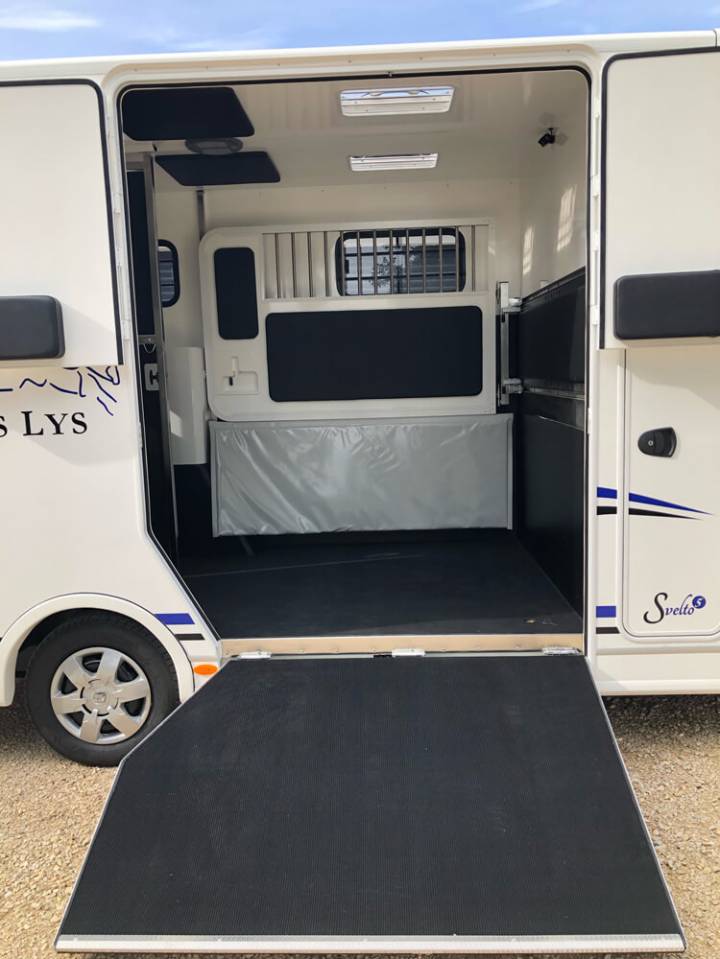 Furgoneta para caballos Trans Box SVELTO 3S 2024 Nuevo