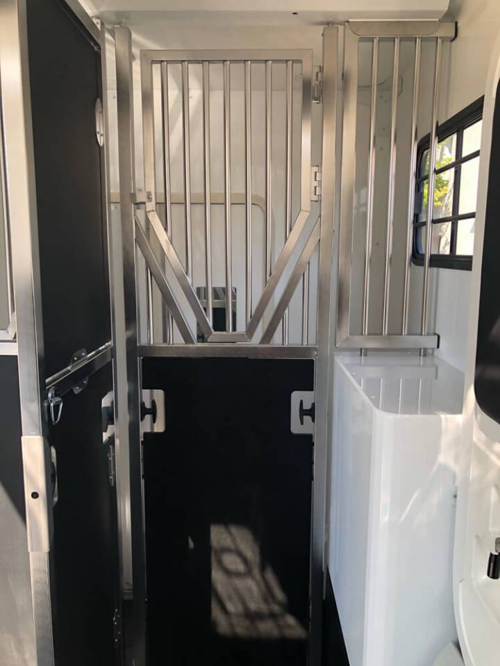 Furgoneta para caballos Trans Box SVELTO 5 S 2024 Nuevo