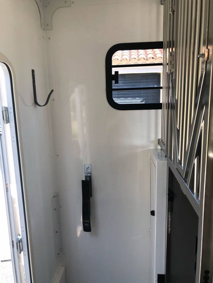 Furgoneta para caballos Trans Box SVELTO 5 S 2024 Nuevo