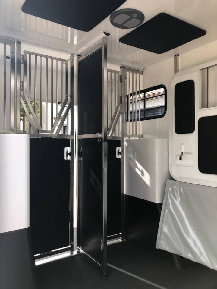 Furgoneta para caballos Trans Box SVELTO 5 S 2024 Nuevo