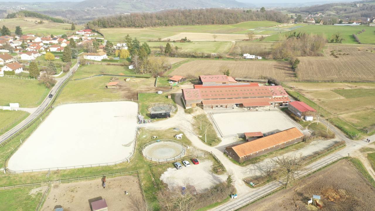 Centro ecuestre En venta Is&egrave;re
