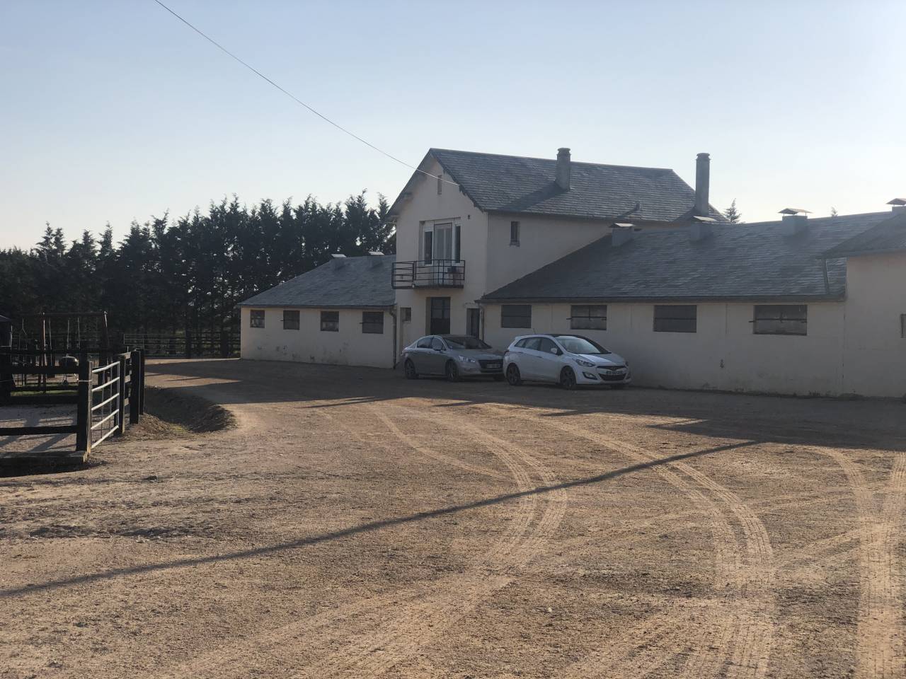 Cuadra de carrera En venta Orne