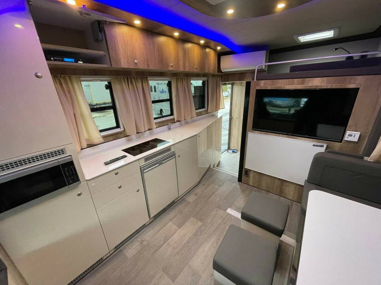 Camión para caballos Man MAN 0 Nuevo