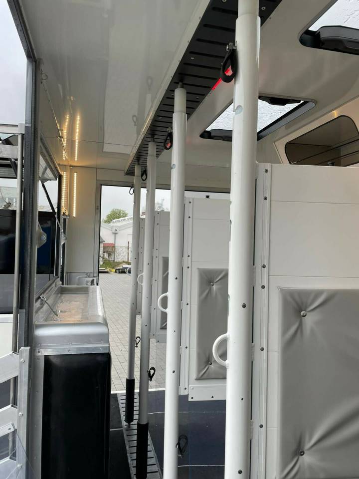 Camión para caballos Man MAN 0 Nuevo