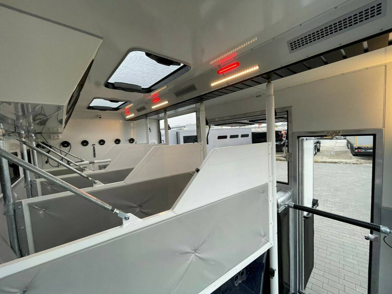 Camión para caballos Man MAN 0 Nuevo