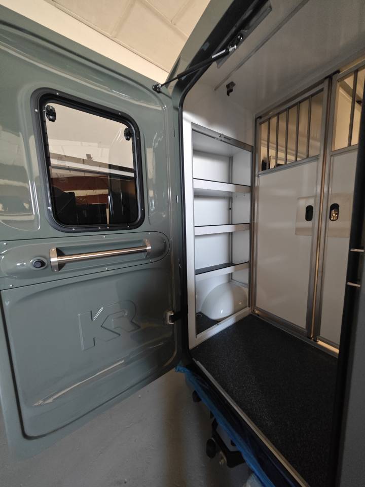 Furgoneta para caballos Krismar 3 places stalles 2024 Nuevo