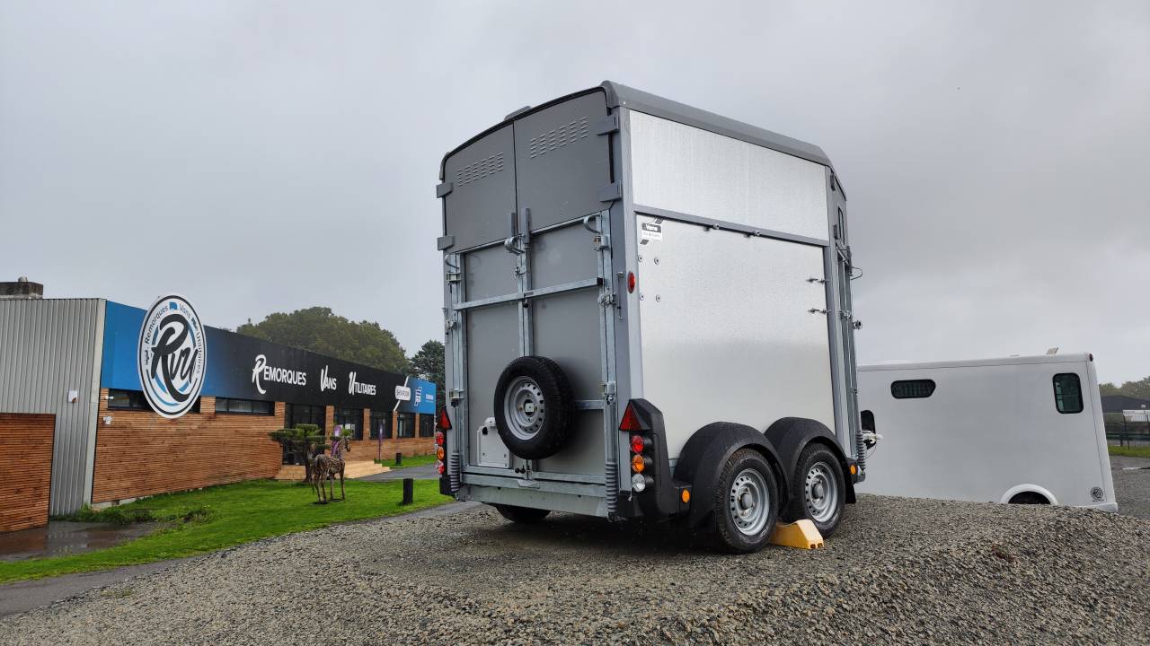 Van caballos Ifor Williams Hb506 2 Caballos 2023 Nuevo