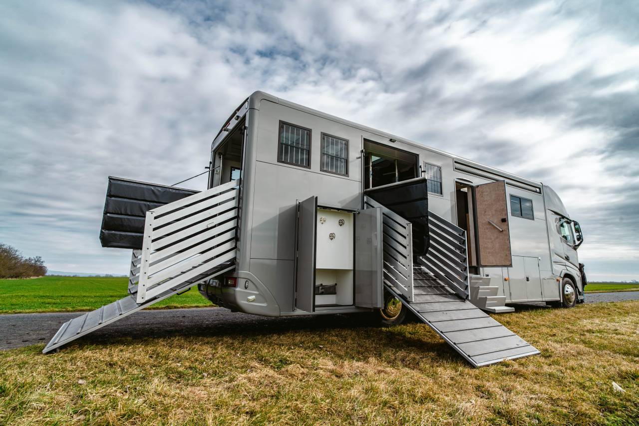Camión para caballos Volvo VOLVO 0 Nuevo