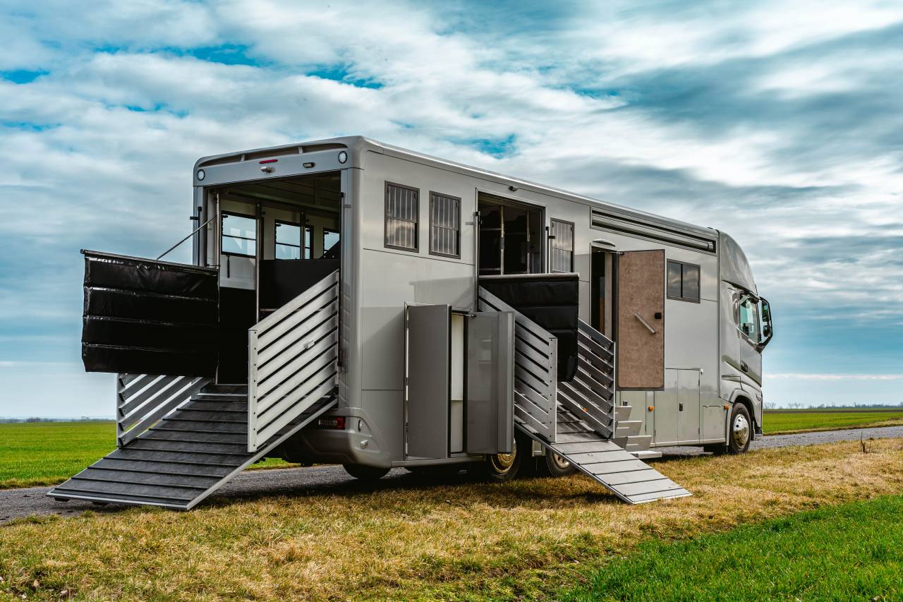 Camión para caballos Volvo VOLVO 0 Nuevo