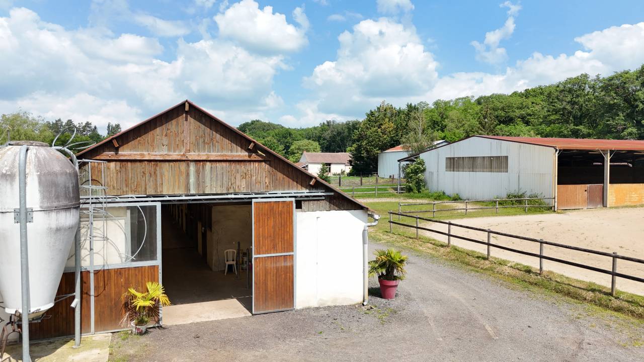 Cuadra de propietarios En venta Loiret