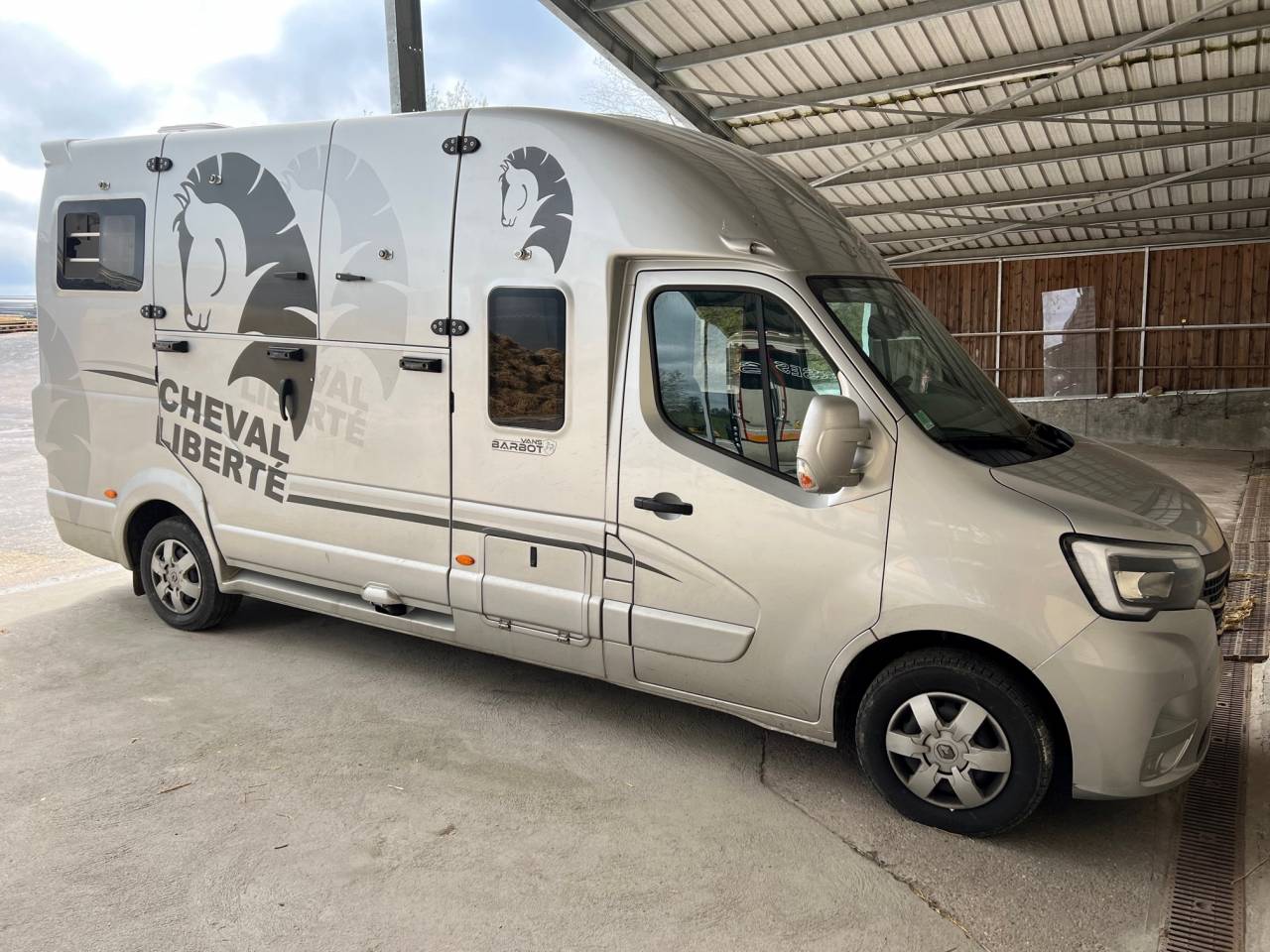Van caballos Cheval Liberté  4 Caballos 2022 Nuevo