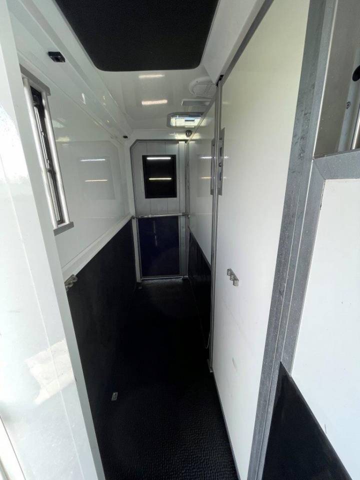 Van caballos STX HARAS 2 Caballos 2019 De segunda mano