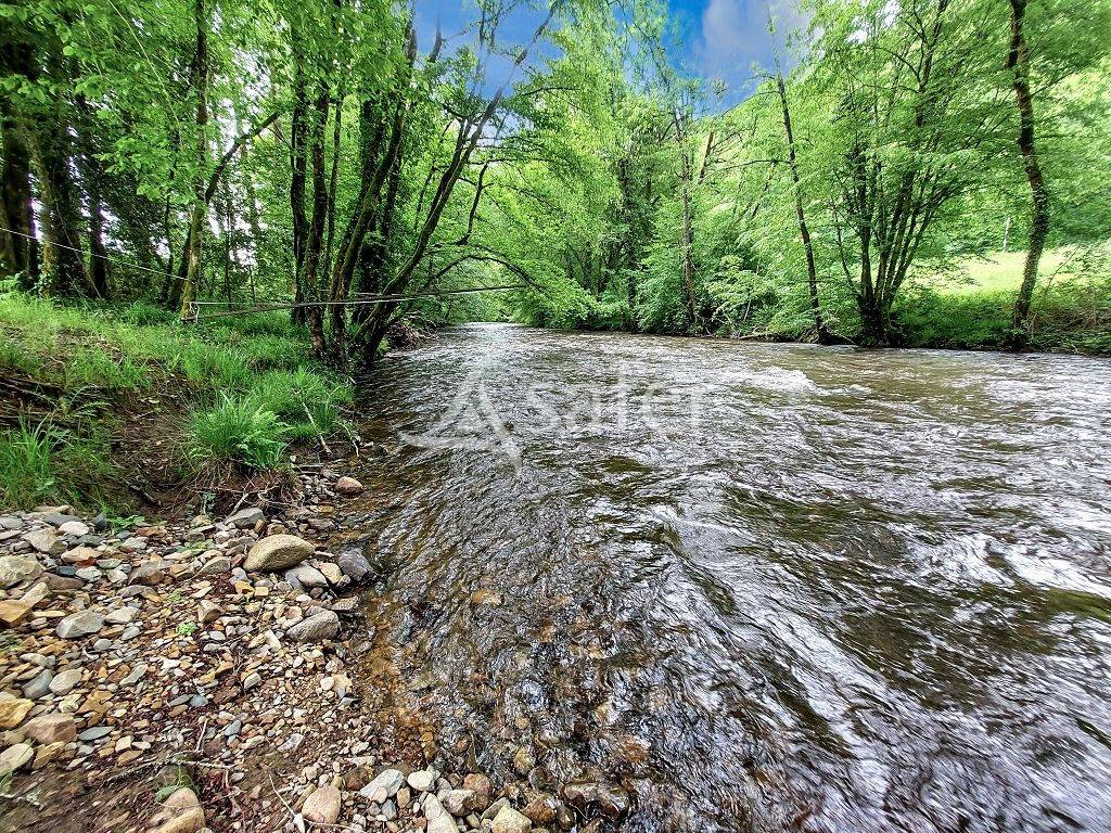 Explotaci&oacute;n agr&iacute;cola En venta Corr&egrave;ze