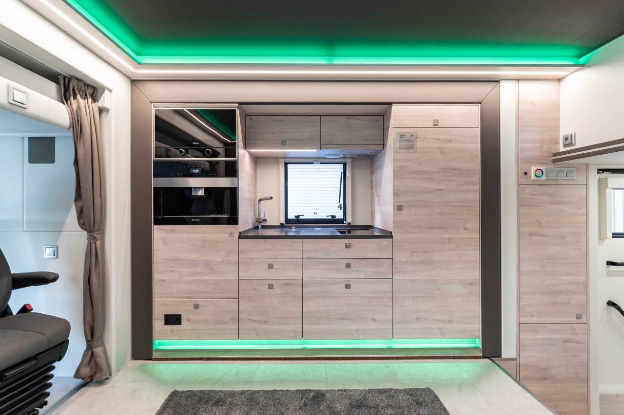 Camión para caballos Krismar Professionnelle / Exclusive 2023 Nuevo