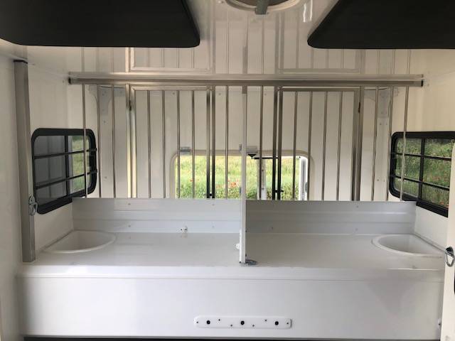 Furgoneta para caballos Trans Box SVELTO 4 R 2023 Nuevo