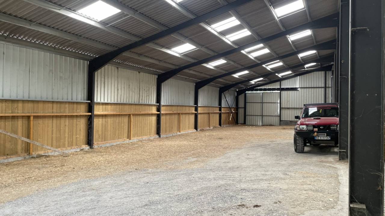 Cuadra de propietarios En venta Ain