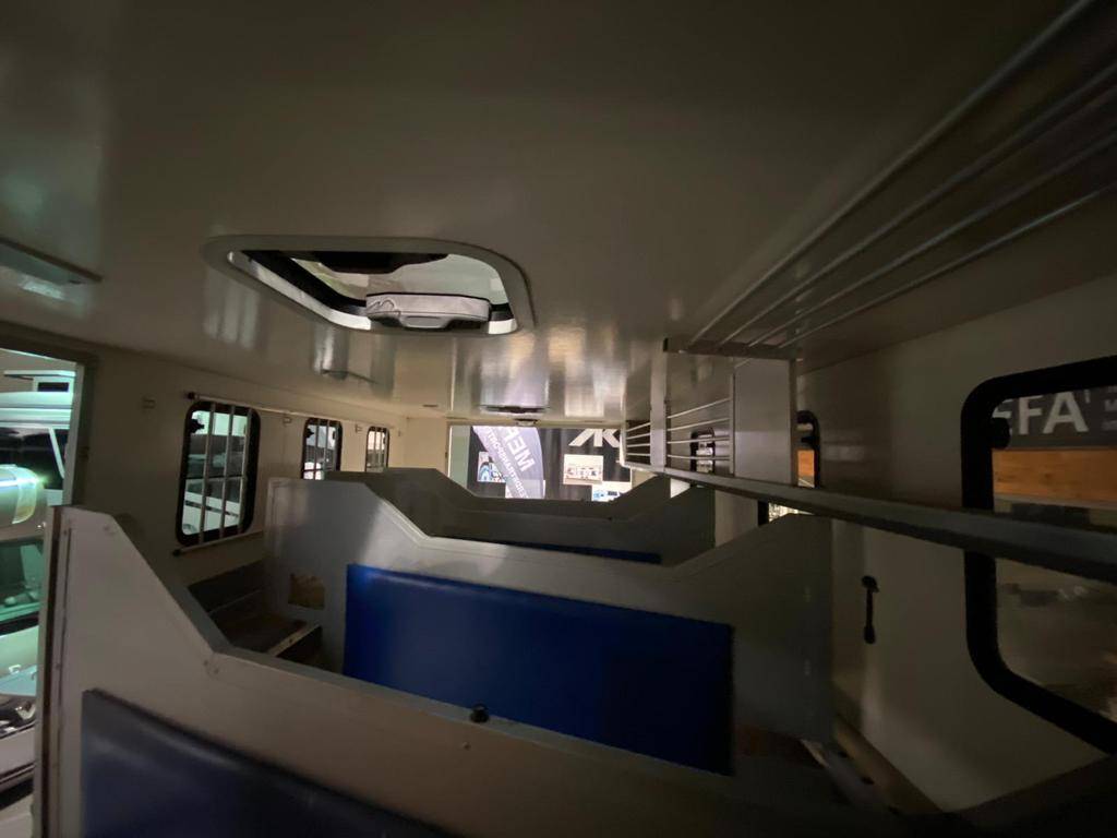 Camión para caballos Man MAN 0 De segunda mano