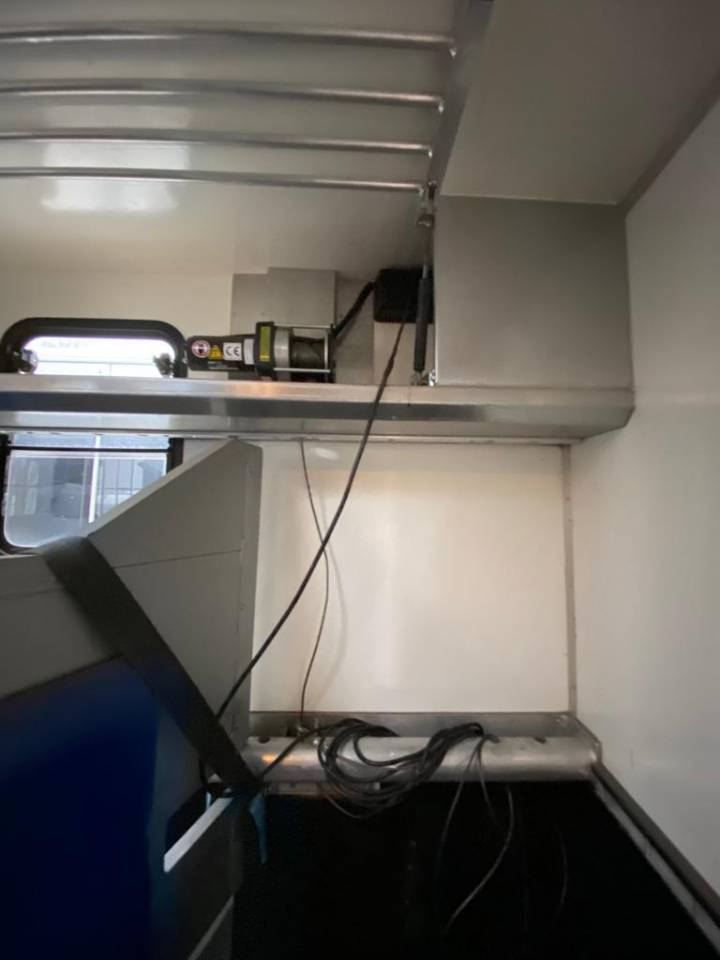 Camión para caballos Man MAN 0 De segunda mano