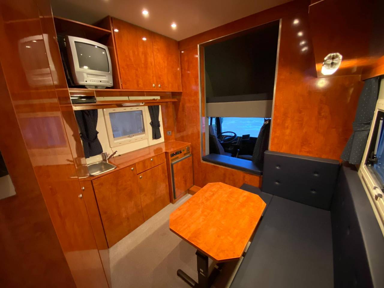 Camión para caballos Man MAN 0 De segunda mano