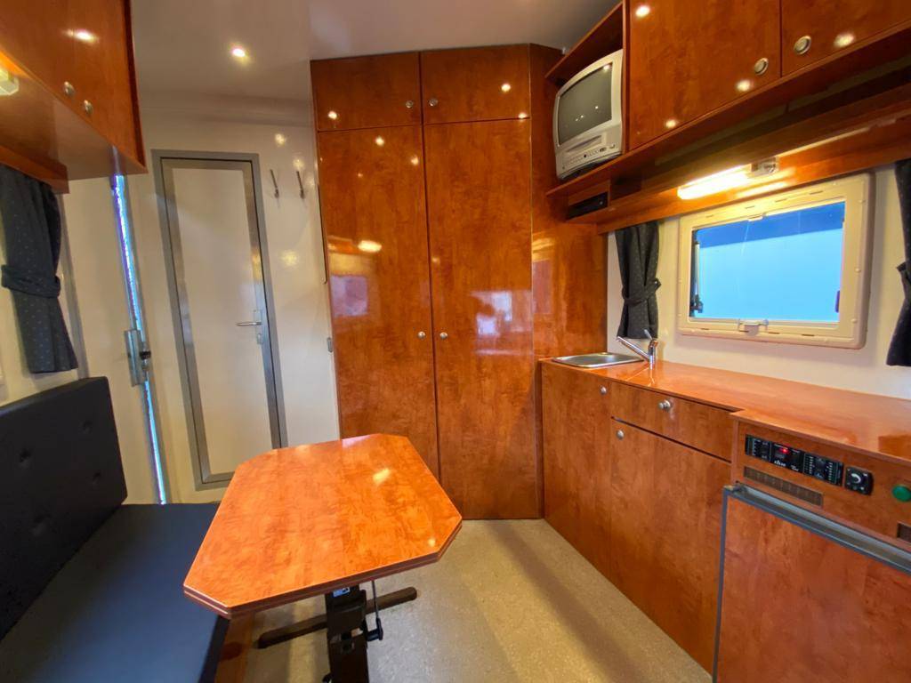 Camión para caballos Man MAN 0 De segunda mano