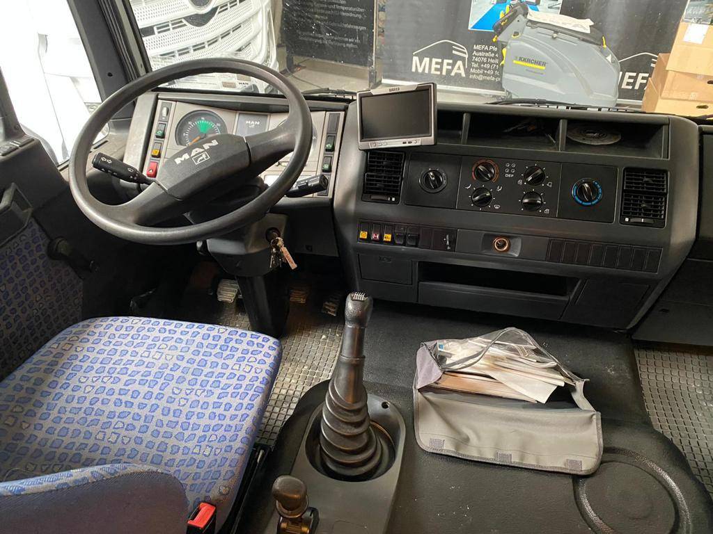 Camión para caballos Man MAN 0 De segunda mano