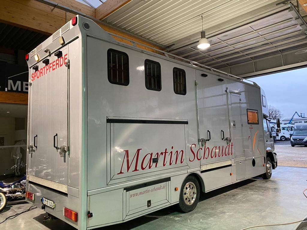 Camión para caballos Man MAN 0 De segunda mano