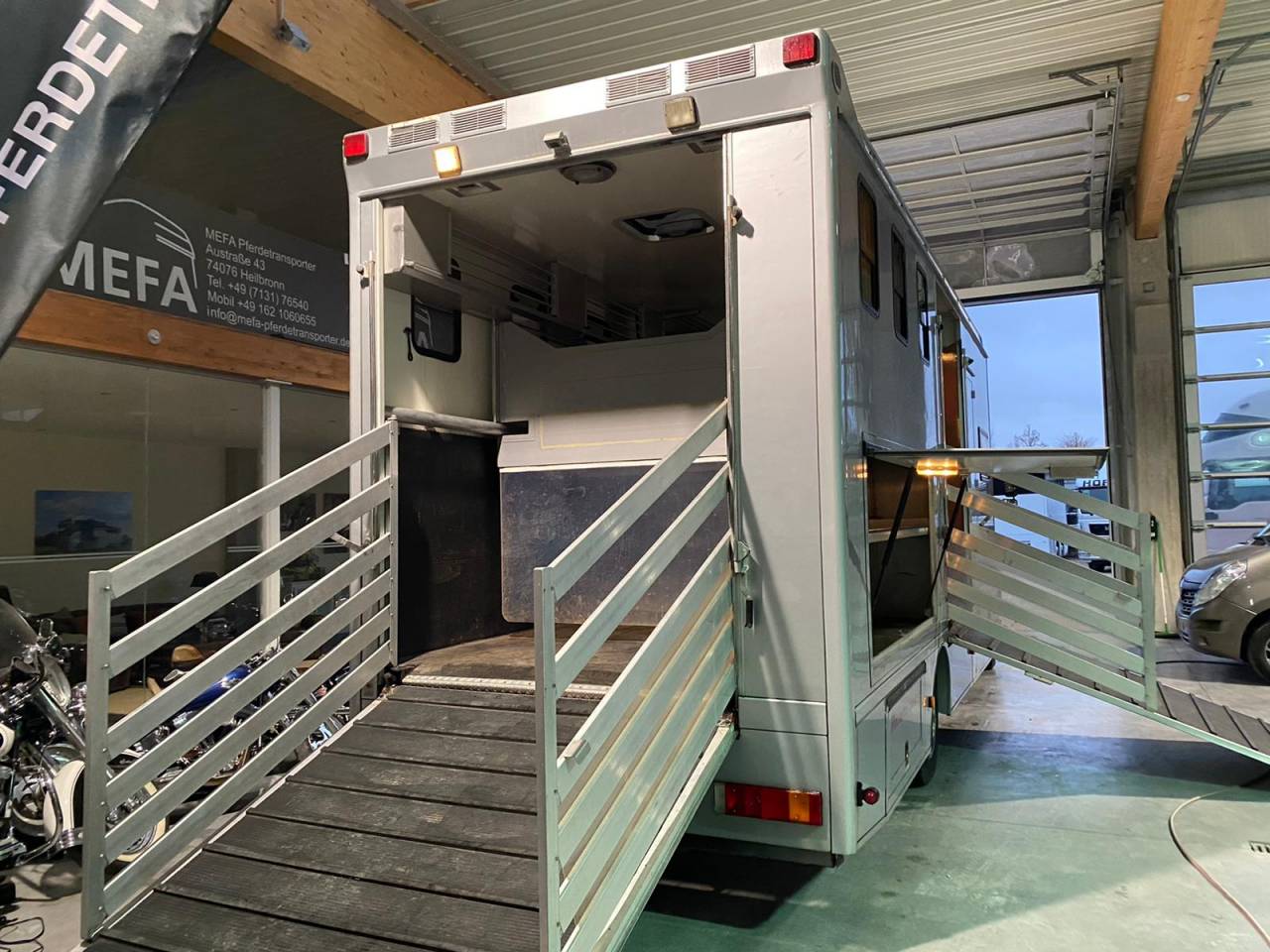 Camión para caballos Man MAN 0 De segunda mano