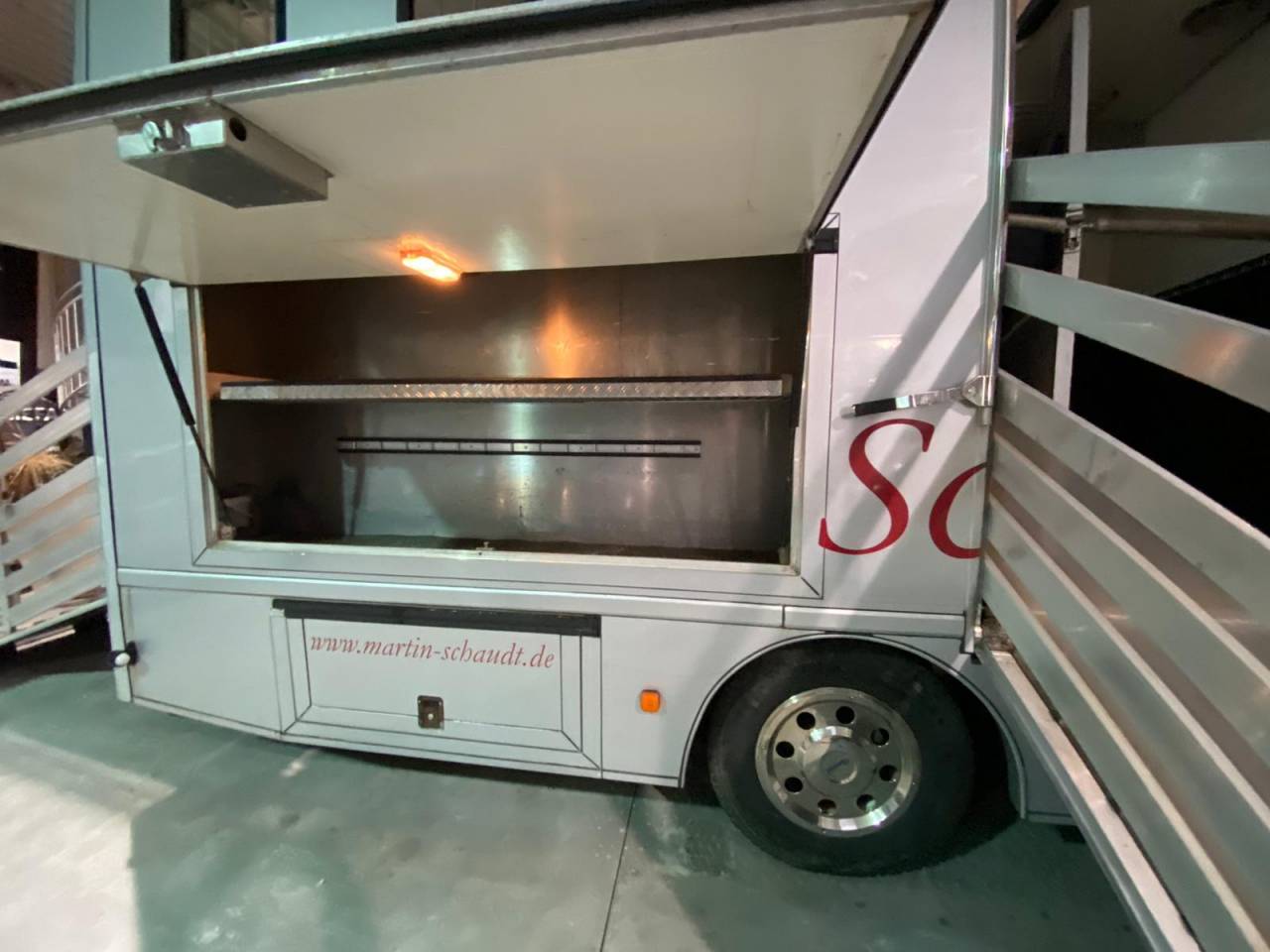 Camión para caballos Man MAN 0 De segunda mano