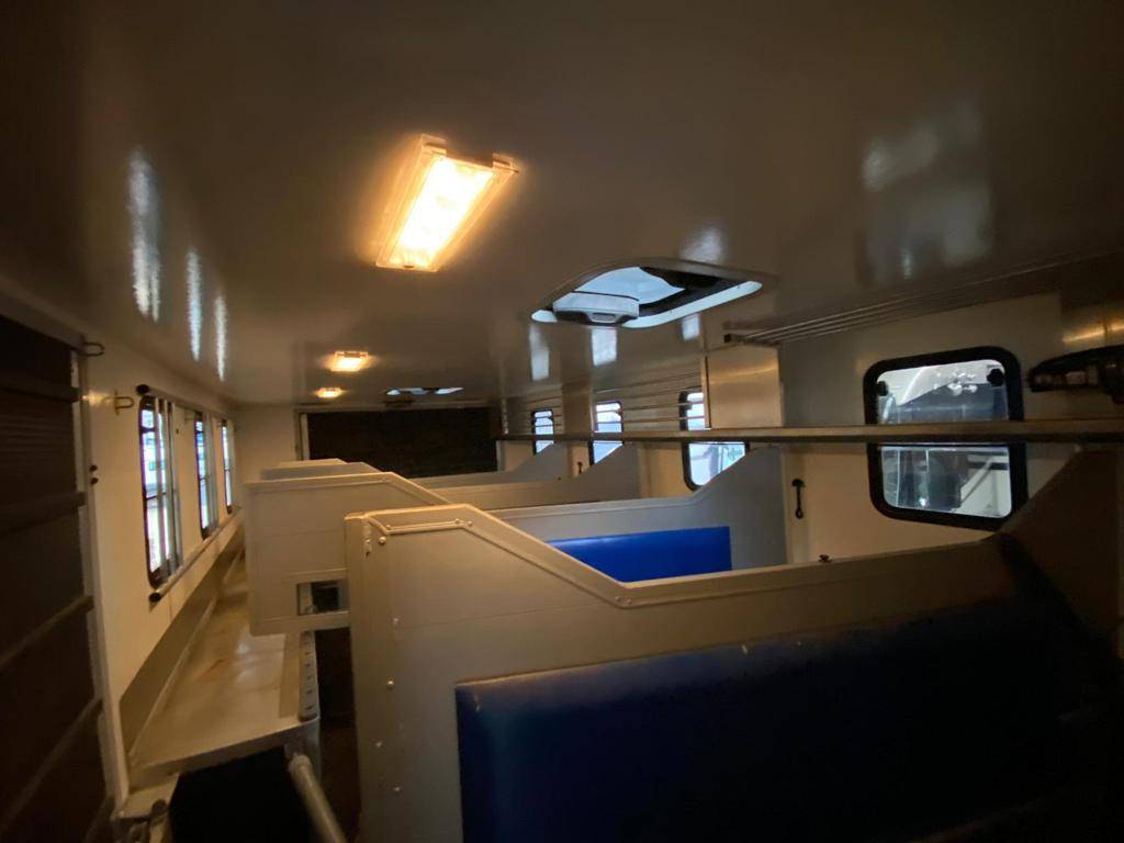 Camión para caballos Man MAN 0 De segunda mano