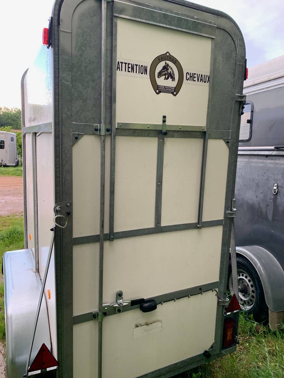 Van caballos Fautras Univan 1,5 Caballos 2008 De segunda mano