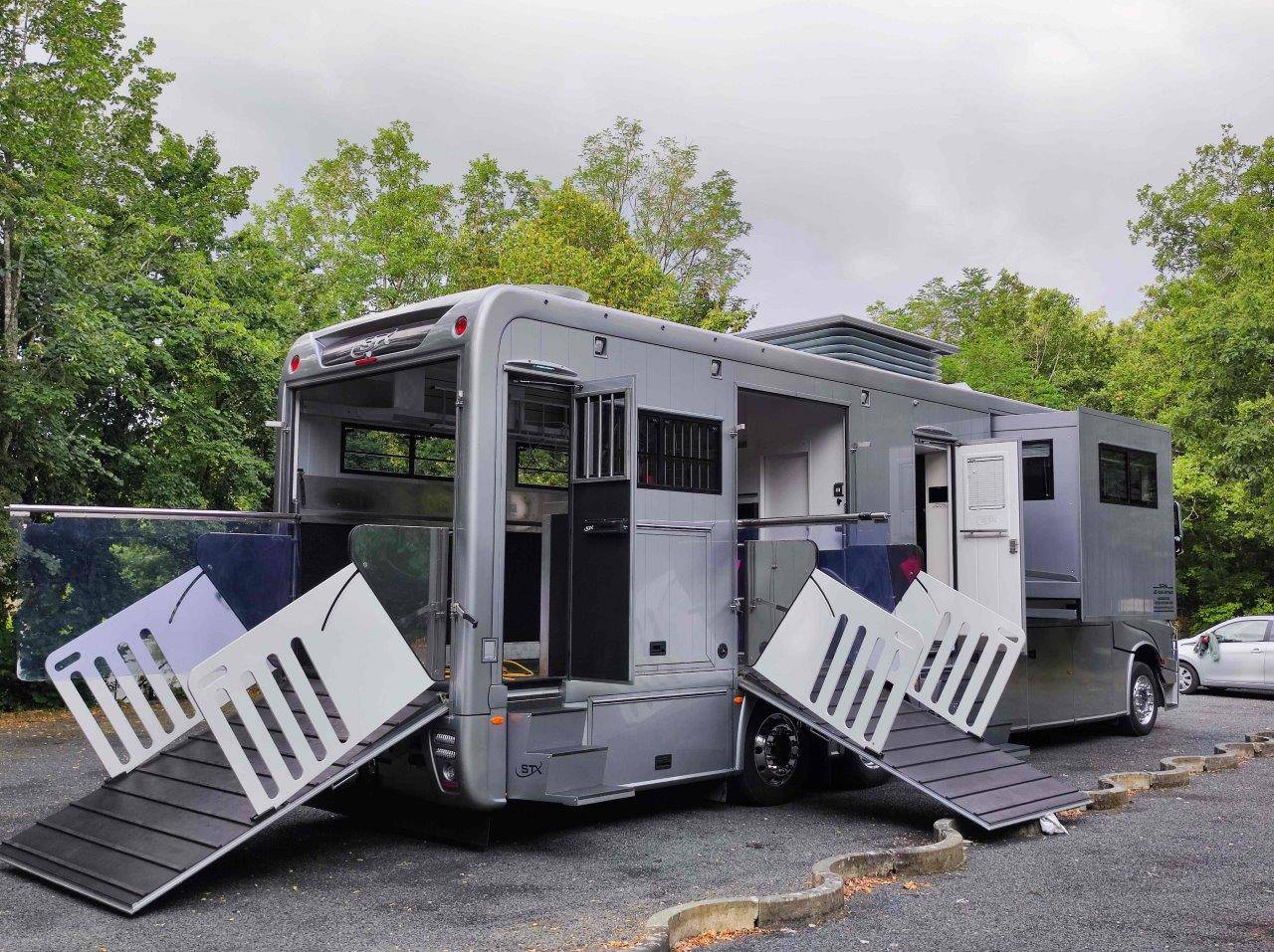 Camión para caballos STX MERCEDES 2018 De segunda mano