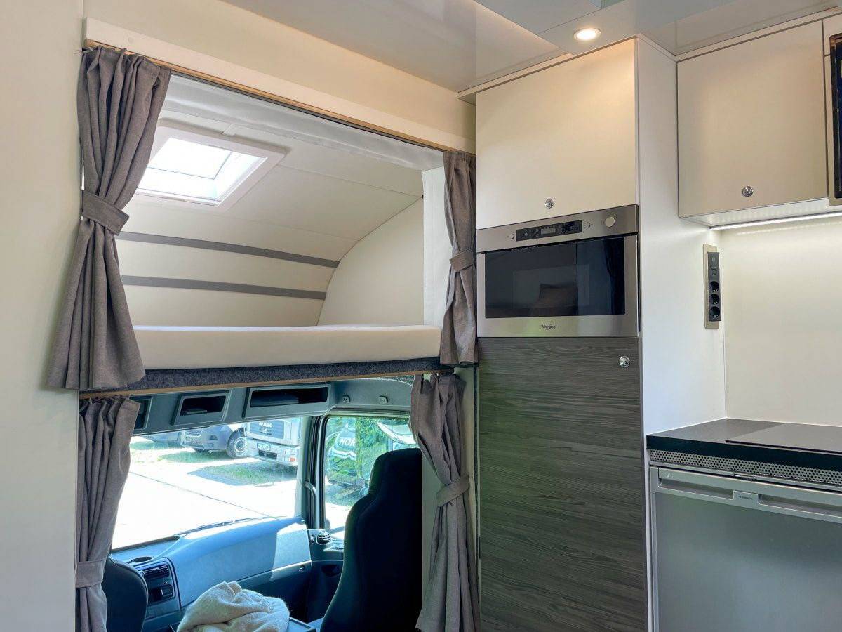 Camión para caballos Mercedes MERCEDES-BENZ 0 De segunda mano