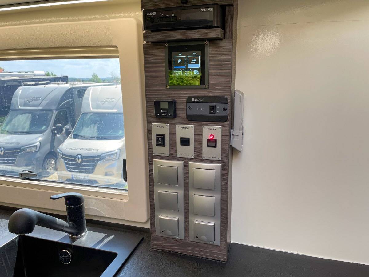 Camión para caballos Mercedes MERCEDES-BENZ 0 De segunda mano