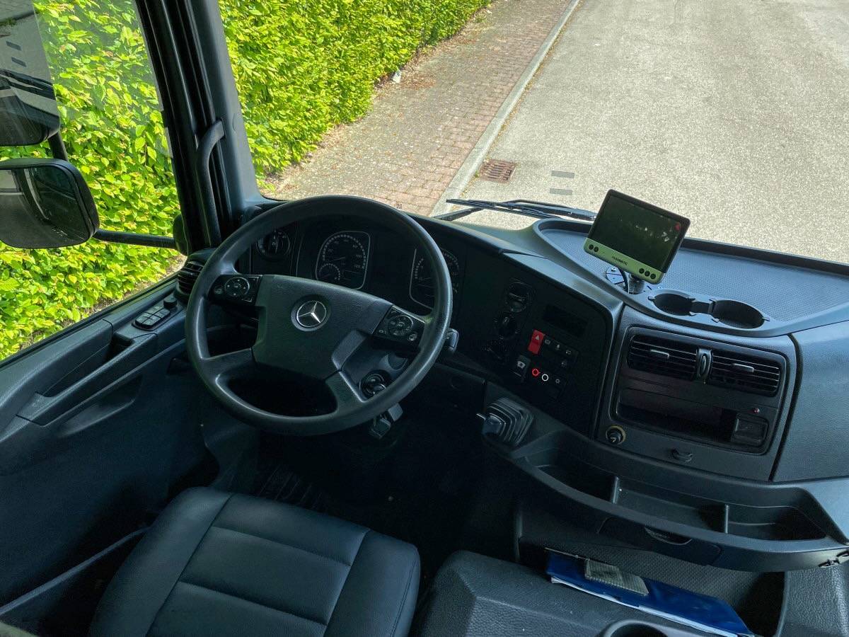 Camión para caballos Mercedes MERCEDES-BENZ 0 De segunda mano