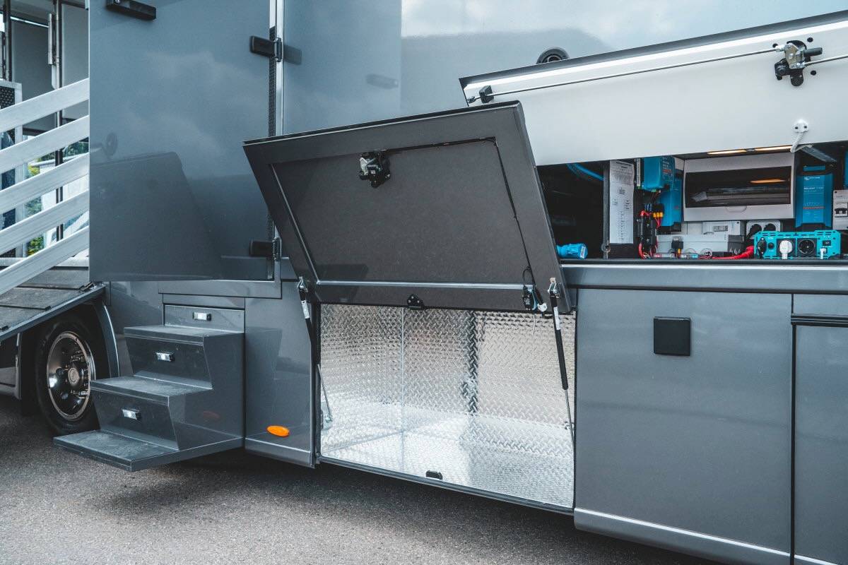 Camión para caballos Mercedes MERCEDES-BENZ 0 De segunda mano