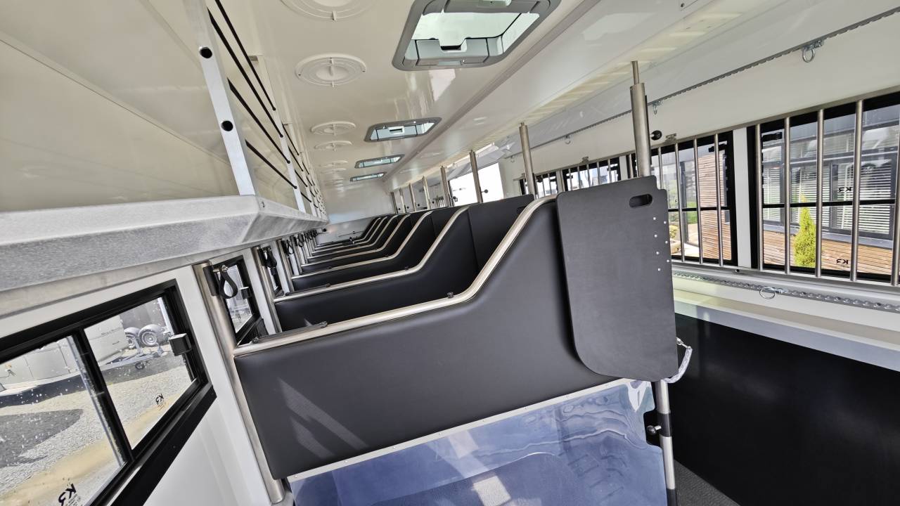 Camión para caballos Mercedes Classicspace 2640 2024 Nuevo