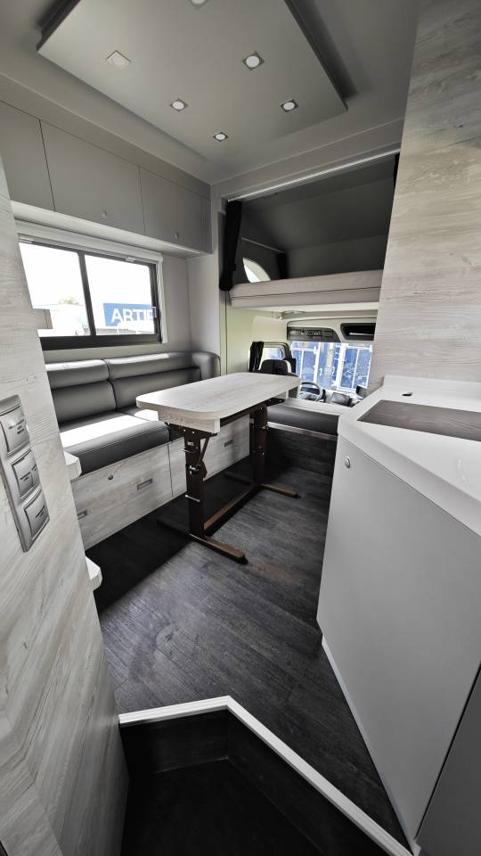 Camión para caballos Mercedes Classicspace 2640 2024 Nuevo