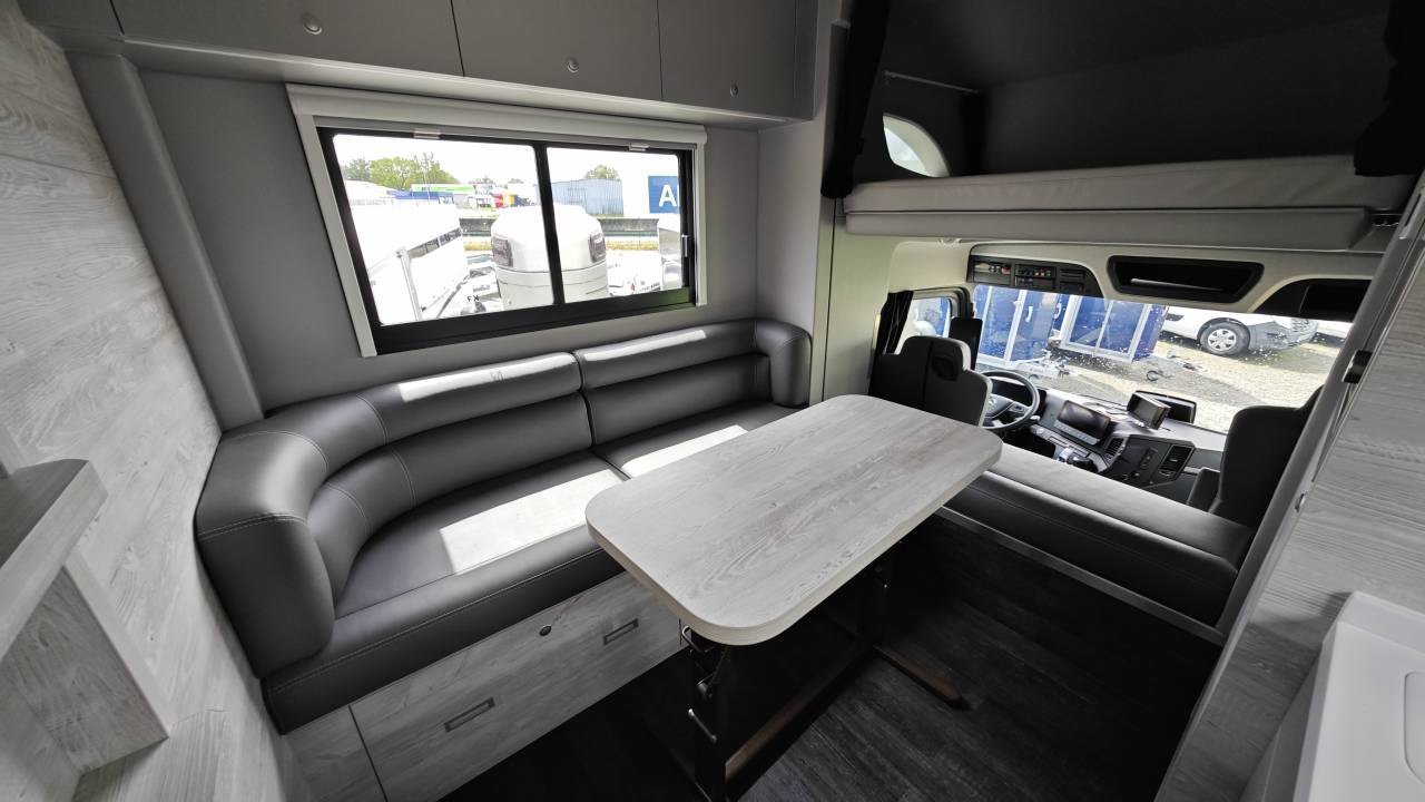 Camión para caballos Mercedes Classicspace 2640 2024 Nuevo