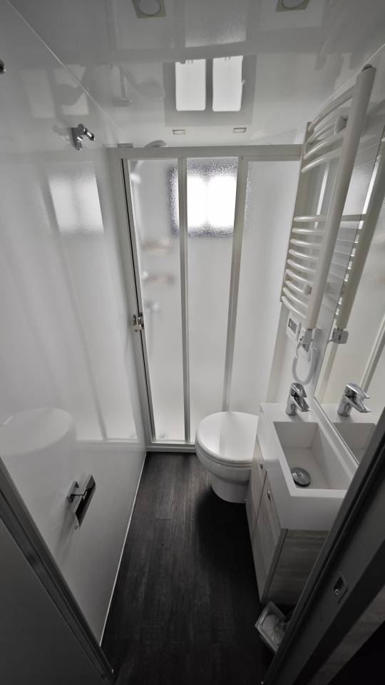 Camión para caballos Mercedes Classicspace 2640 2024 Nuevo