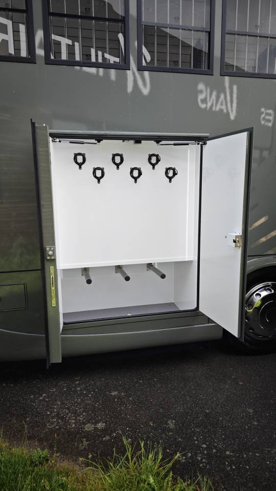 Camión para caballos Mercedes Classicspace 2640 2024 Nuevo