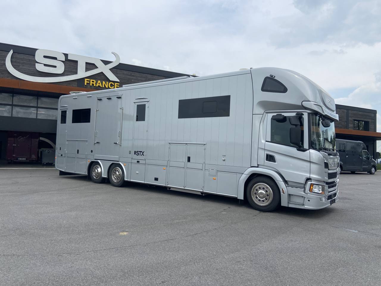 Camión para caballos STX  2025 Nuevo