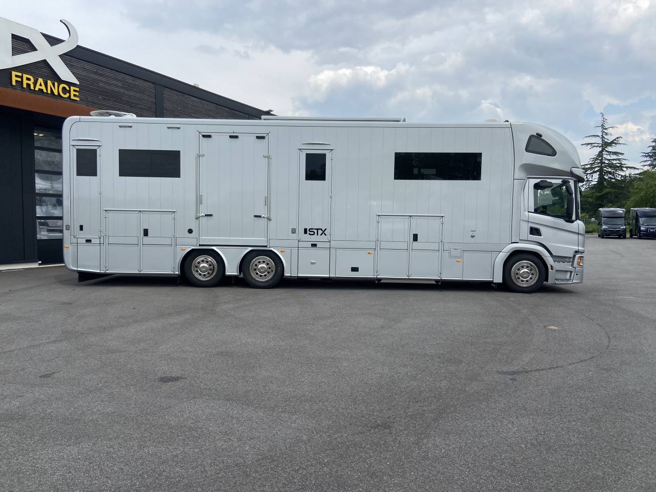 Camión para caballos STX  2025 Nuevo