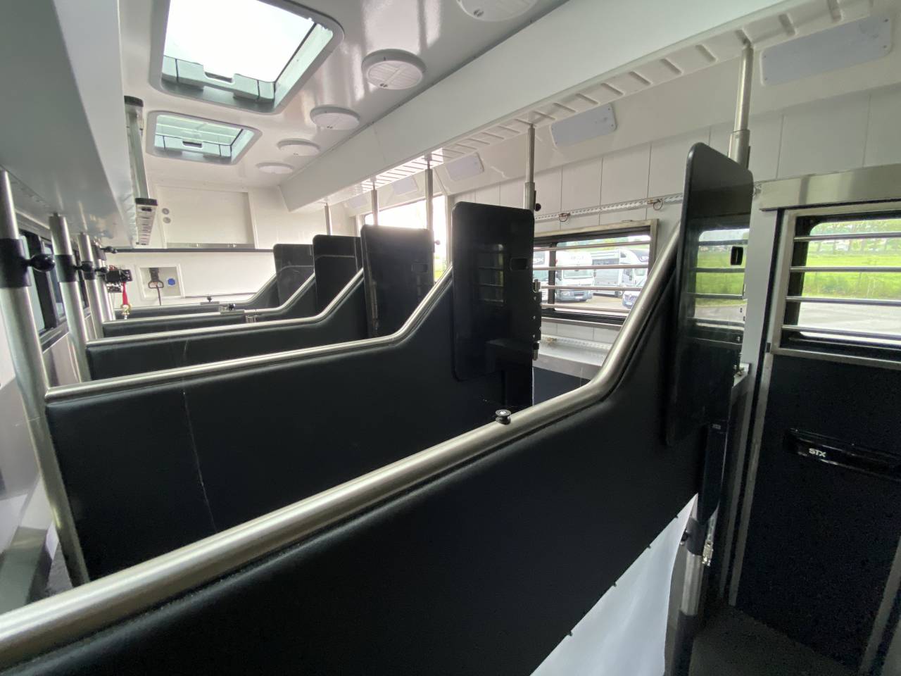 Camión para caballos STX  2025 Nuevo