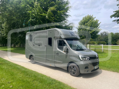 Furgoneta para caballos Krismar renault master 165 cv 2024 Nuevo