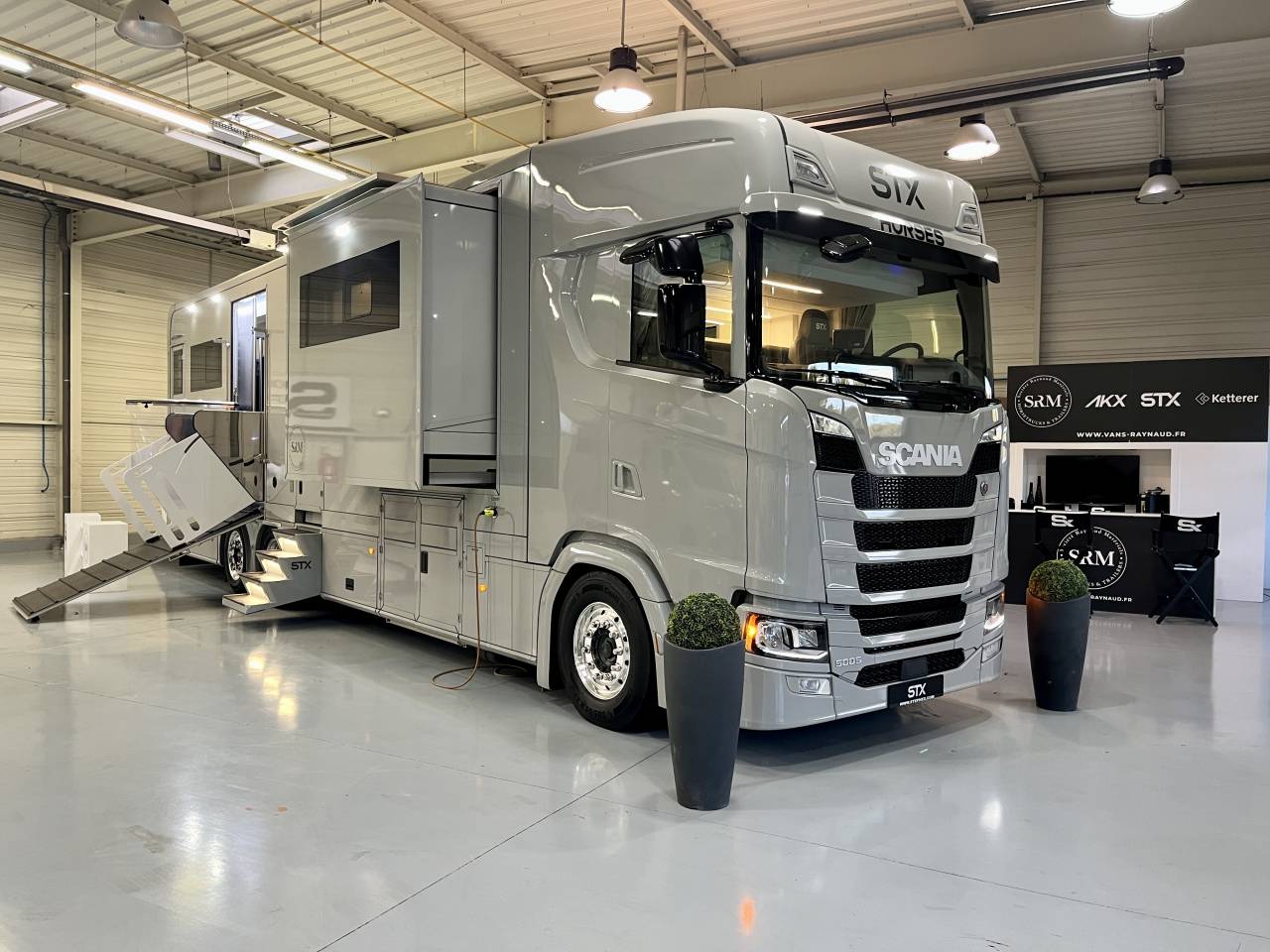 Camión para caballos STX SCANIA S500 2023 Nuevo