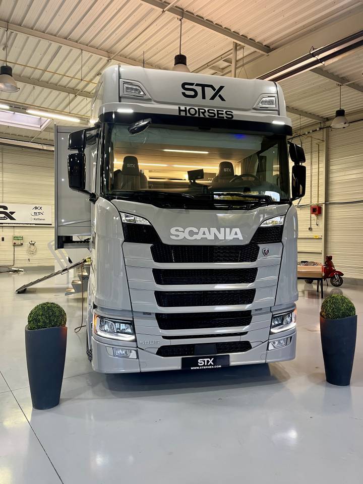 Camión para caballos STX SCANIA S500 2023 Nuevo
