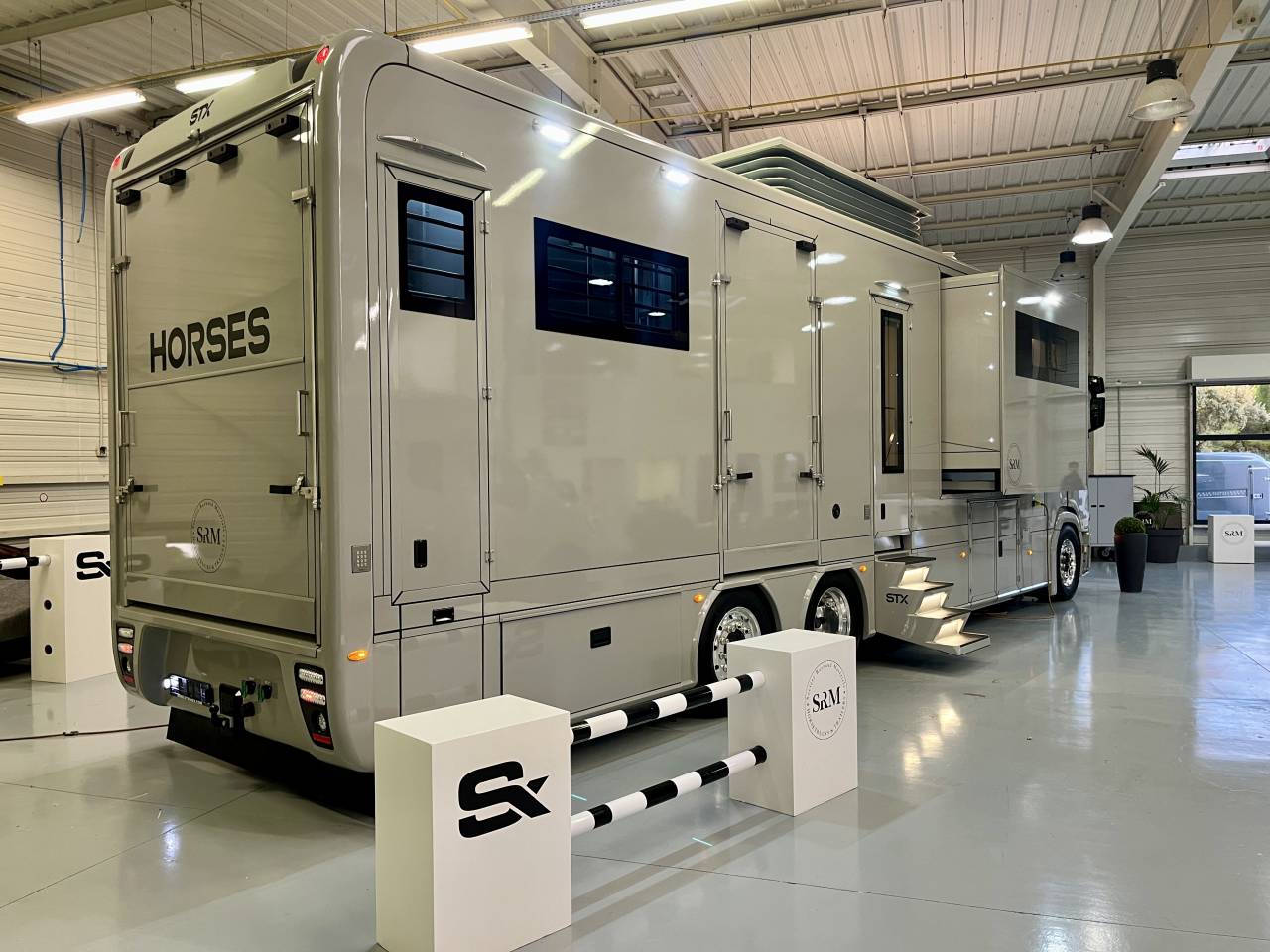 Camión para caballos STX SCANIA S500 2023 Nuevo